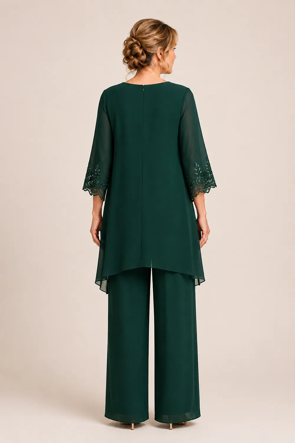 Elegante completo formale a due pezzi con pantaloni e ricami