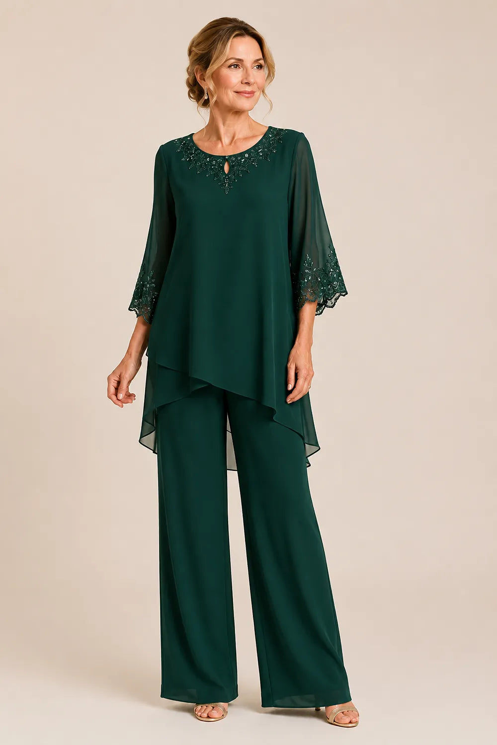 Elegante completo formale a due pezzi con pantaloni e ricami