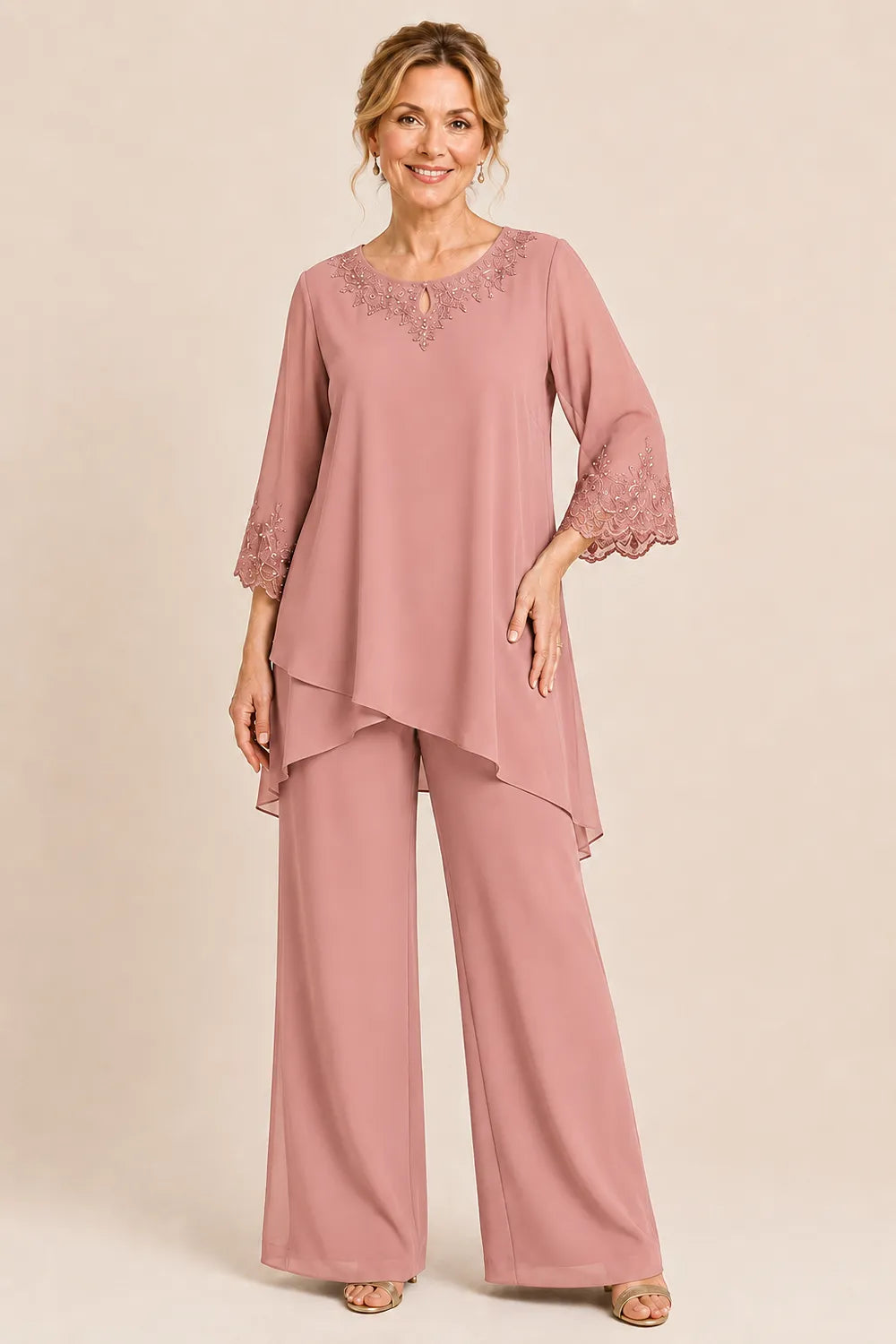 Elegante completo formale a due pezzi con pantaloni e ricami