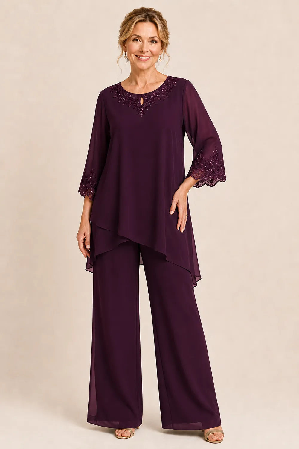Elegante completo formale a due pezzi con pantaloni e ricami