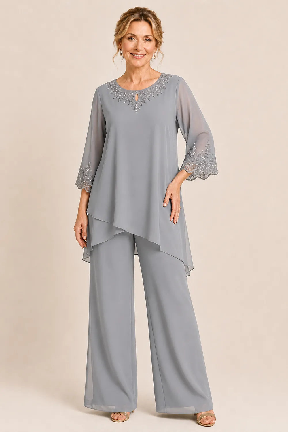 Elegante completo formale a due pezzi con pantaloni e ricami