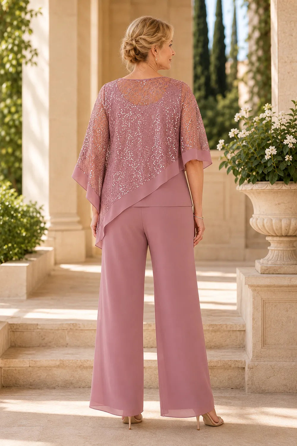 Completo pantalone taglie forti con mantella di paillettes per madre della sposa