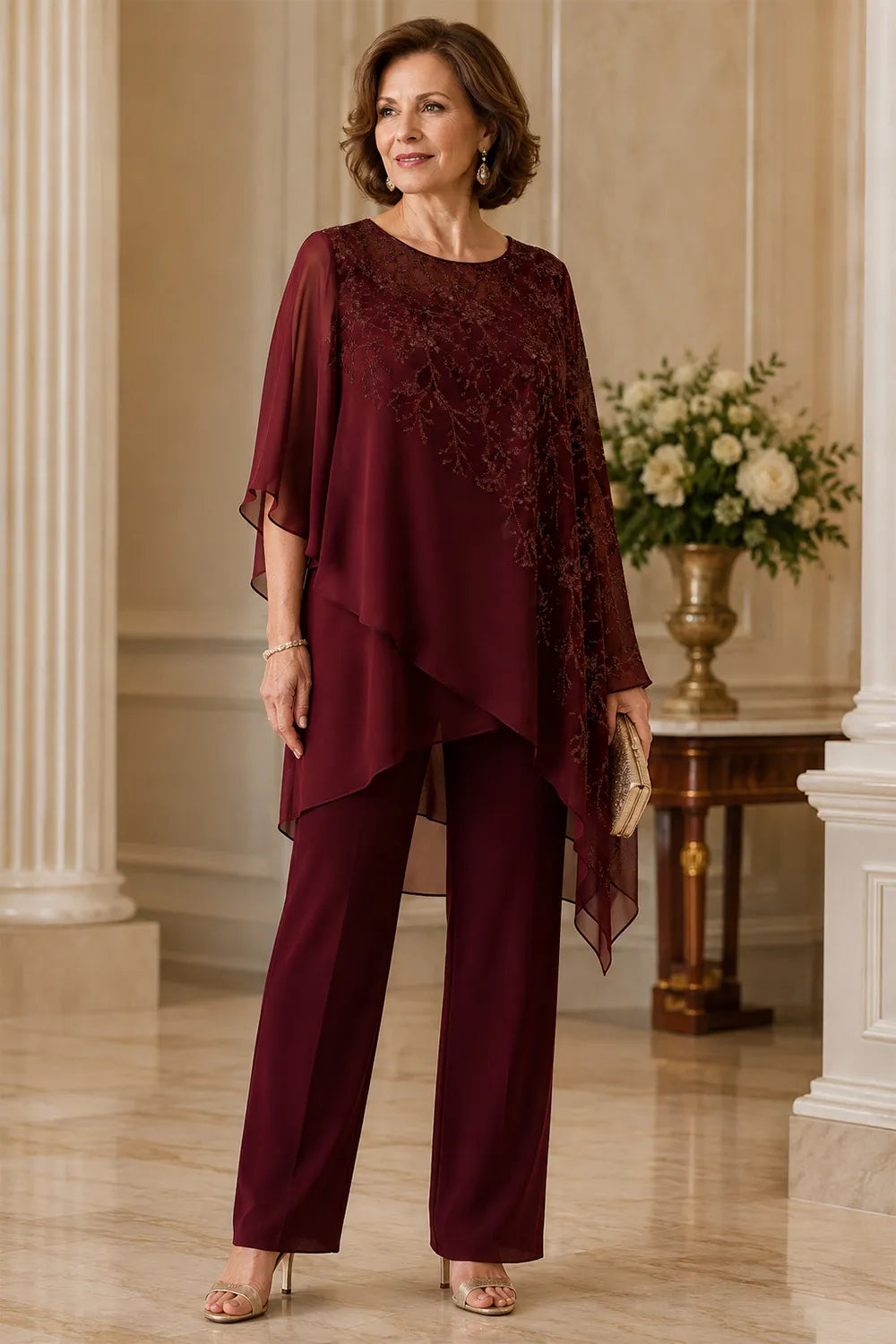 Completo pantalone da cerimonia per madre della sposa con sovrapposizione in chiffon ricamato