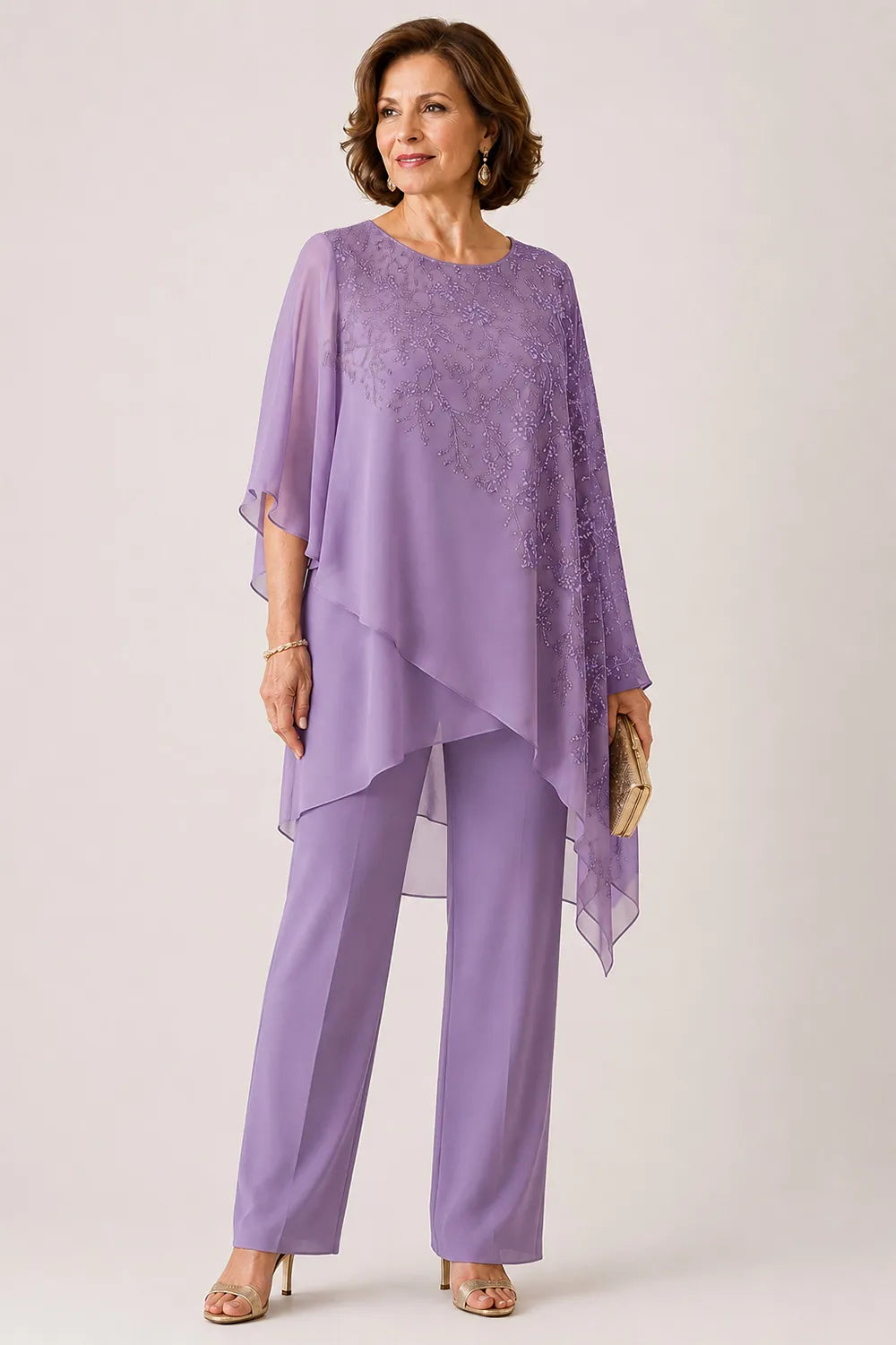 Completo pantalone da cerimonia per madre della sposa con sovrapposizione in chiffon ricamato
