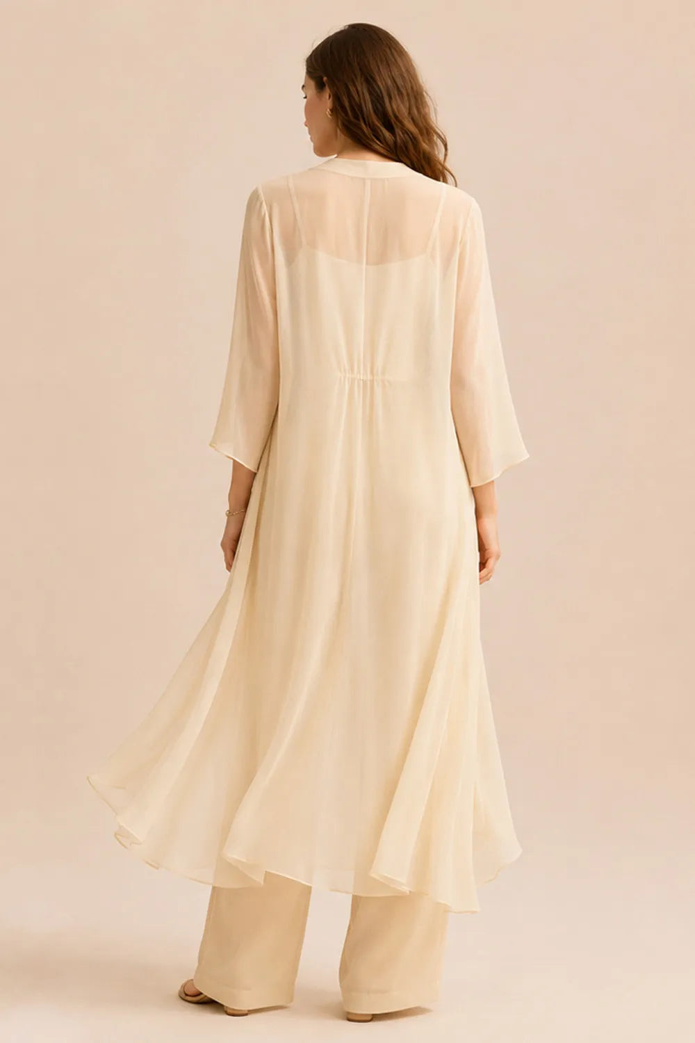 Set raffinato composto da canotta, giacca in chiffon e pantaloni