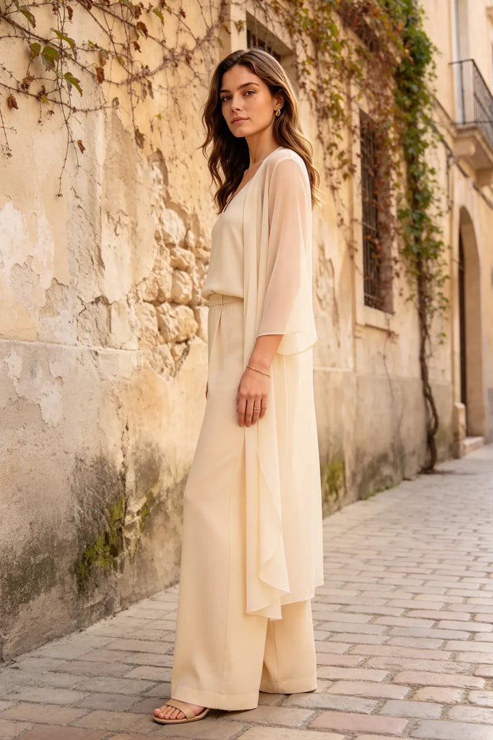 Set raffinato composto da canotta, giacca in chiffon e pantaloni