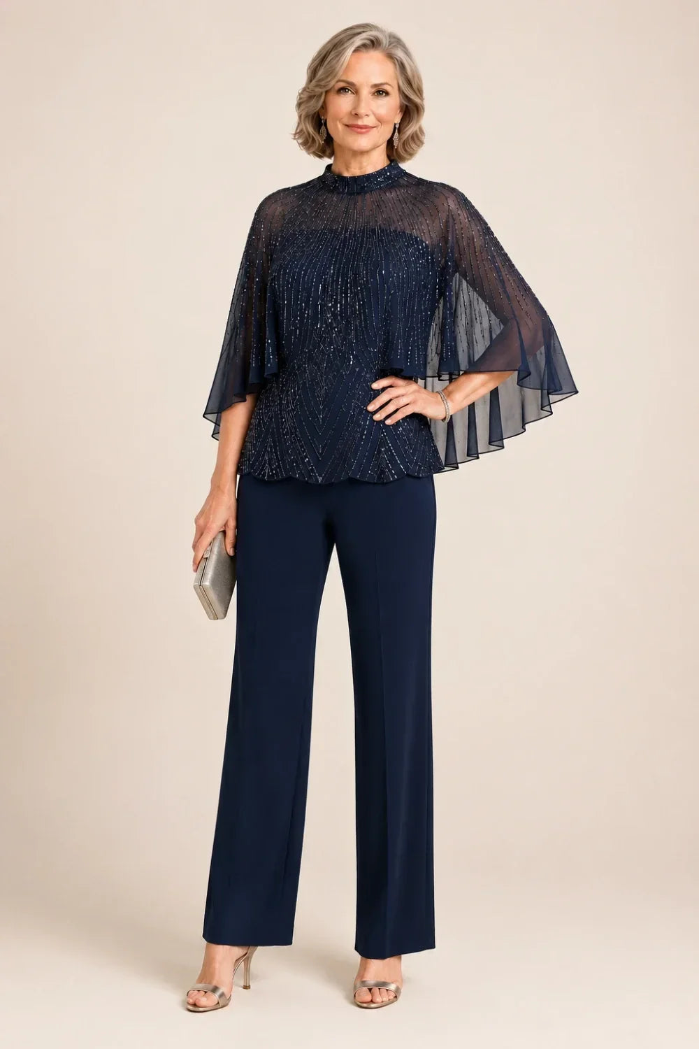 Completo pantalone con cappa in mesh di paillettes e collo alto