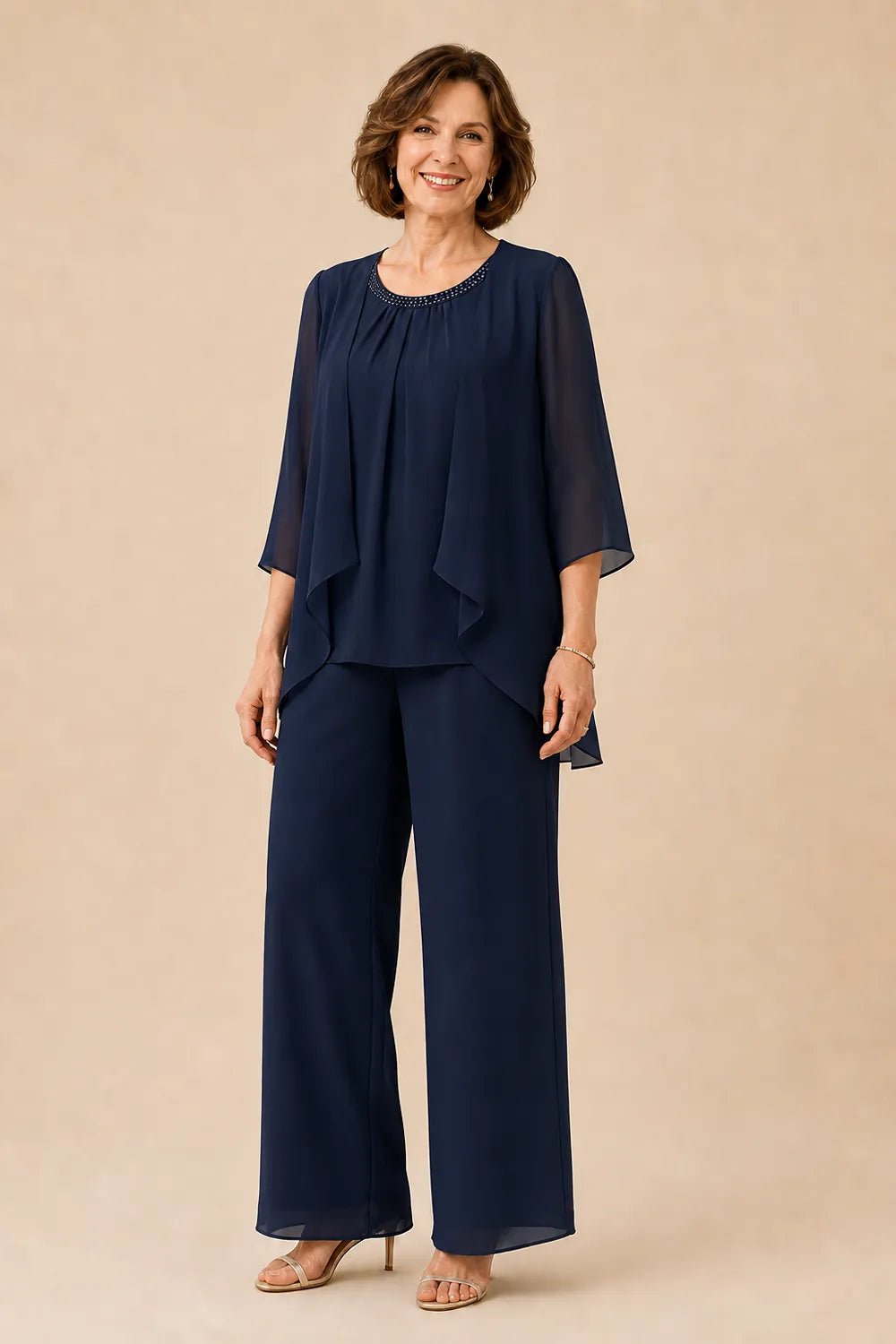 Completo pantalone in chiffon con sopragonna per la madre della sposa