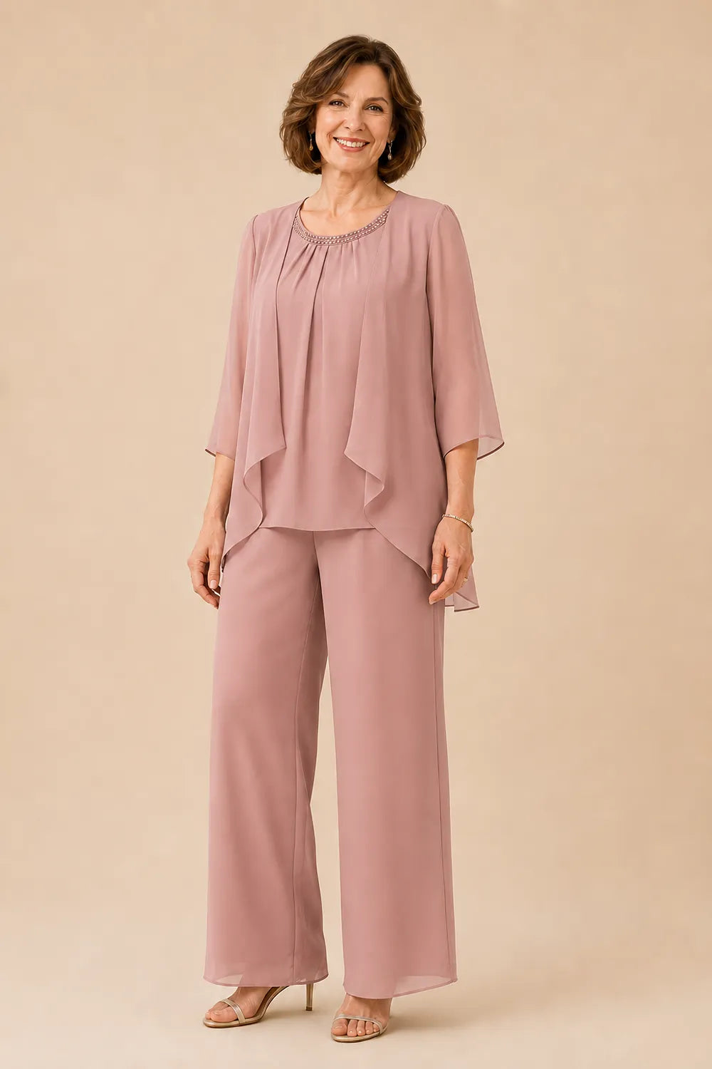 Completo pantalone in chiffon con sopragonna per la madre della sposa