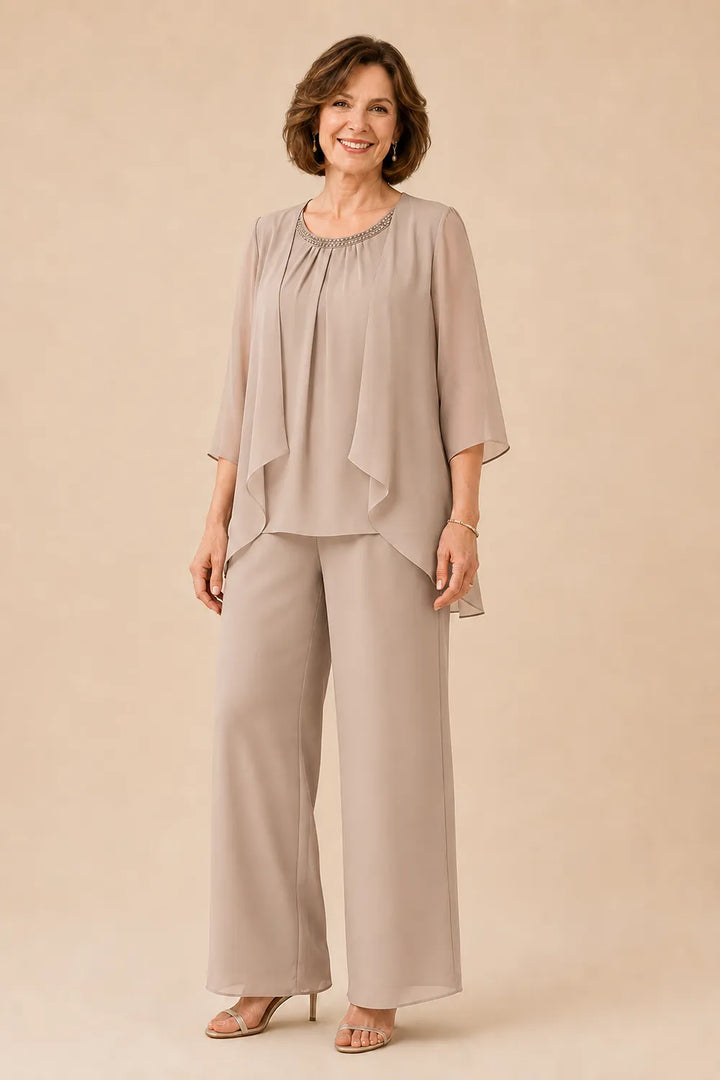 Completo pantalone in chiffon con sopragonna per la madre della sposa