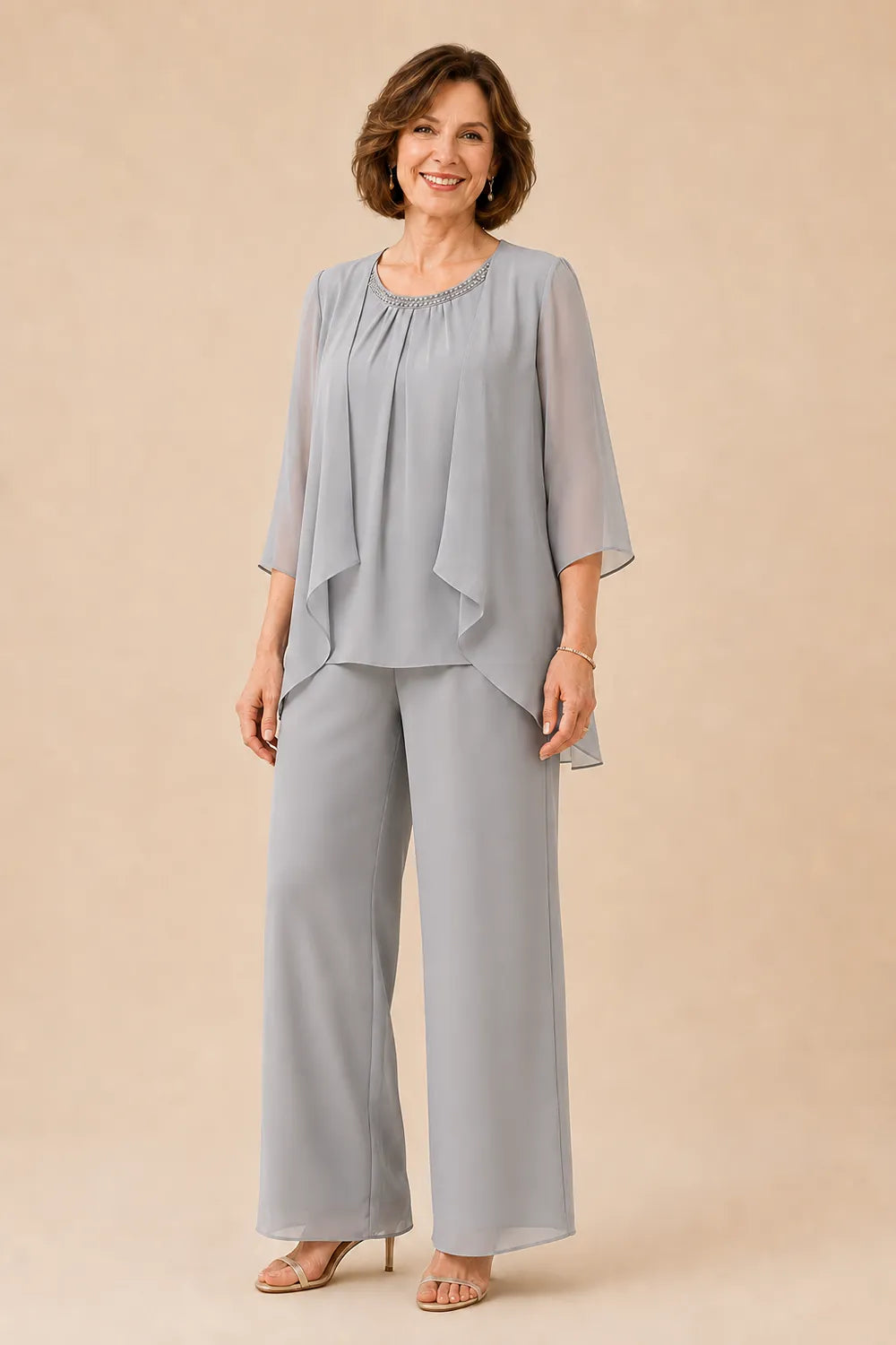 Completo pantalone in chiffon con sopragonna per la madre della sposa