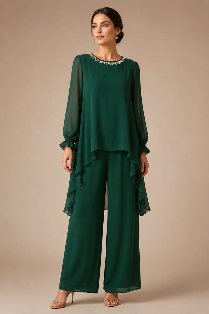 Tailleur pantalone con cappa in chiffon a balze e pantaloni a gamba larga