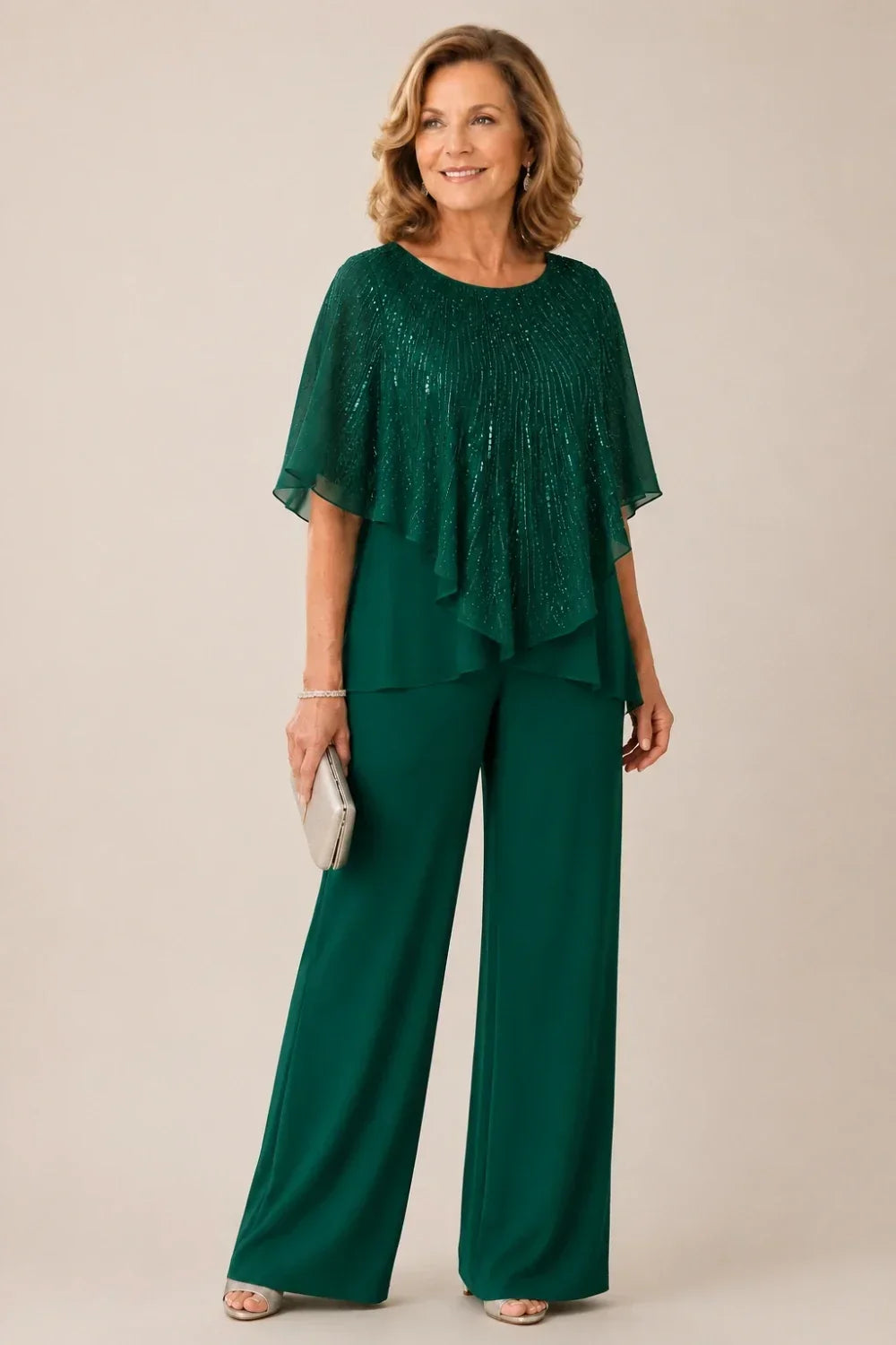 Completo pantalone in chiffon con mantellina di paillettes e pantaloni a gamba larga