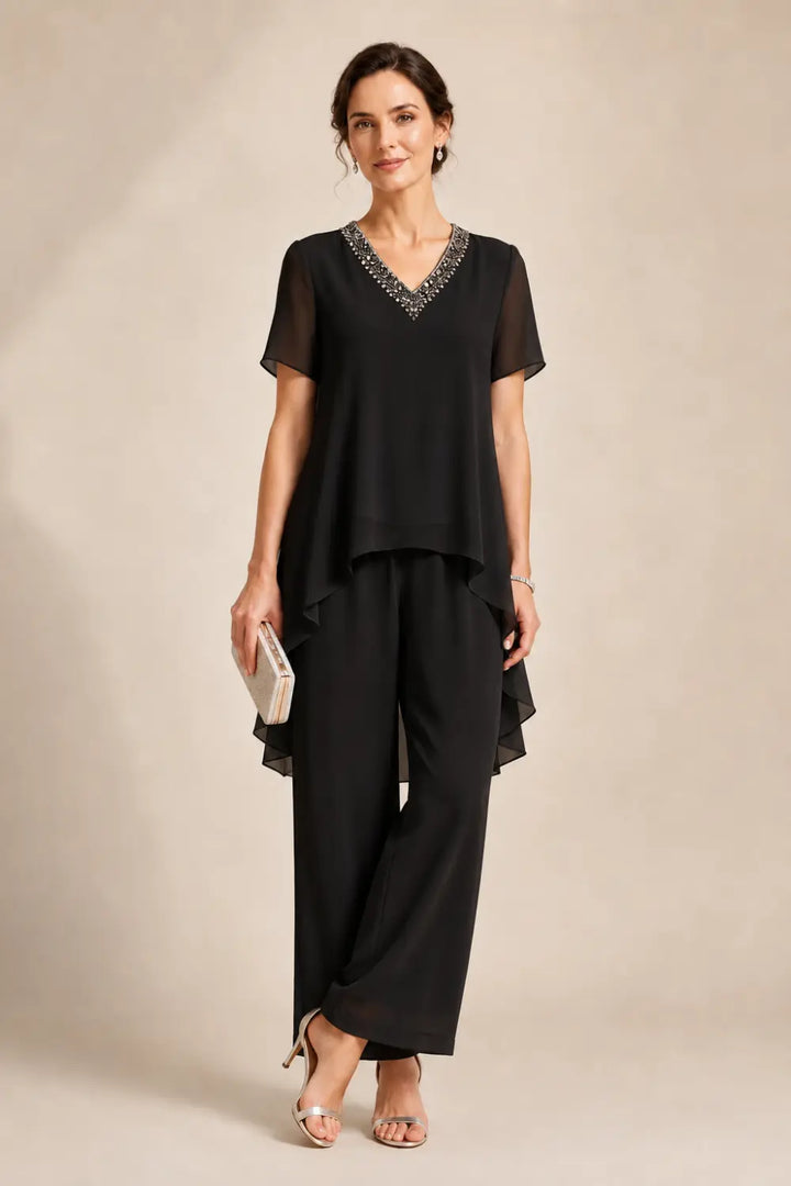 Tuta pantalone asimmetrica con mantella in chiffon e scollo a V