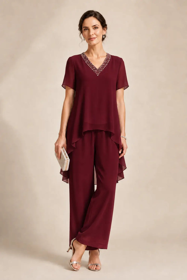 Tuta pantalone asimmetrica con mantella in chiffon e scollo a V