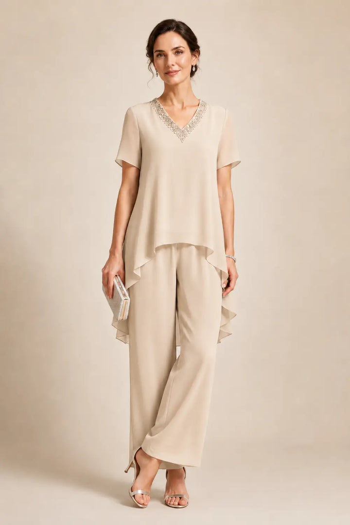 Tuta pantalone asimmetrica con mantella in chiffon e scollo a V