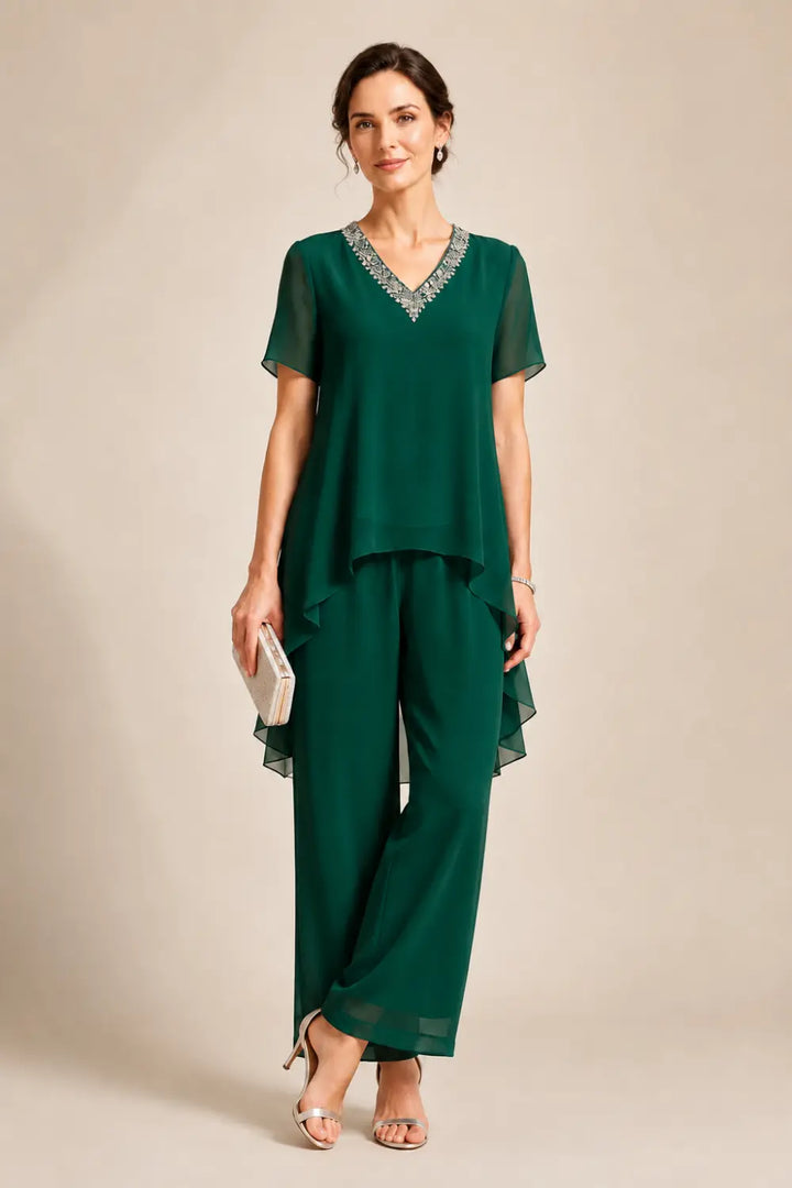 Tuta pantalone asimmetrica con mantella in chiffon e scollo a V