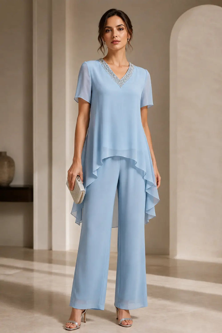 Tuta pantalone asimmetrica con mantella in chiffon e scollo a V
